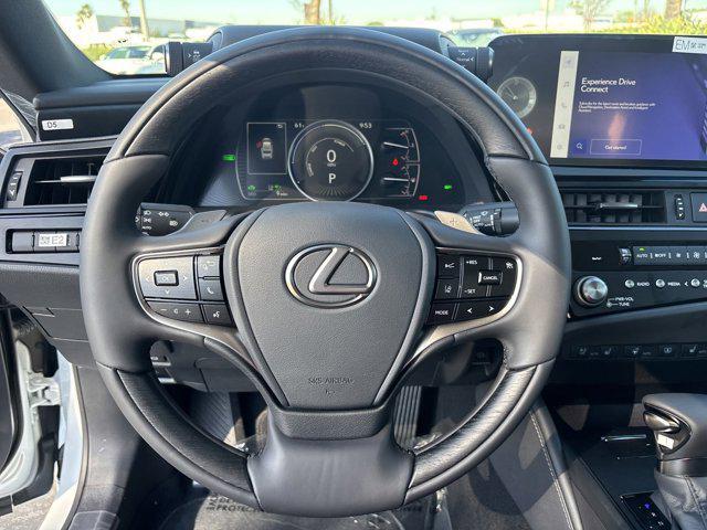 Photo of 2025 Eminent White Pearl Lexus ES 300h