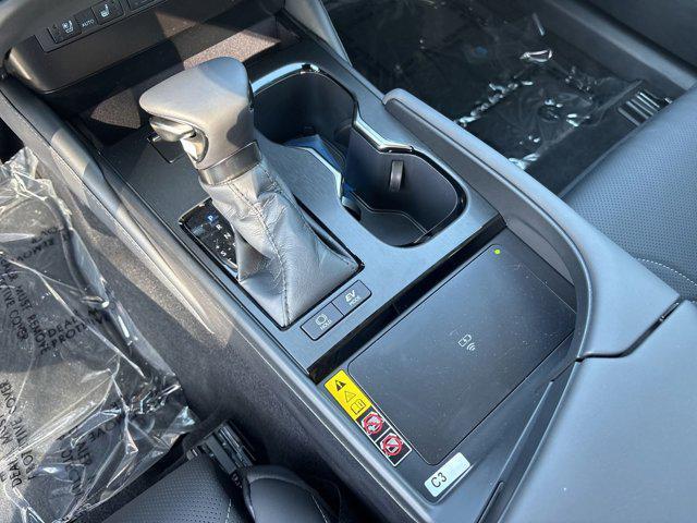 Photo of 2025 Eminent White Pearl Lexus ES 300h