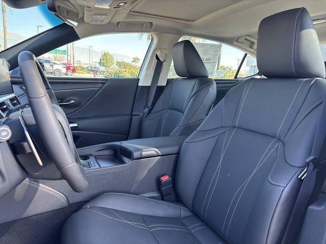 Photo of 2025 Eminent White Pearl Lexus ES 300h