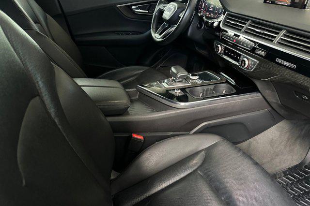 Photo of 2018 Black Audi Q7
