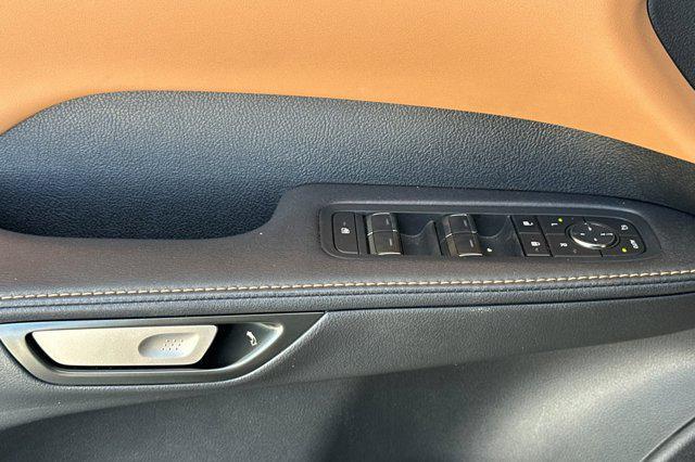 Photo of 2023 Eminent White Pearl Lexus RX 350