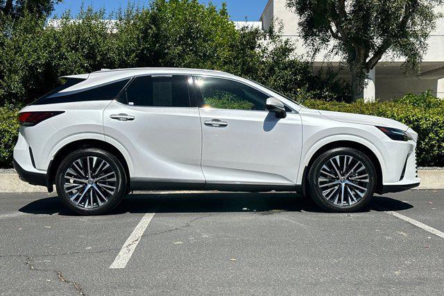 Photo of 2023 Eminent White Pearl Lexus RX 350