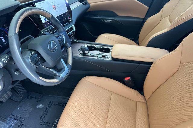 Photo of 2023 Eminent White Pearl Lexus RX 350