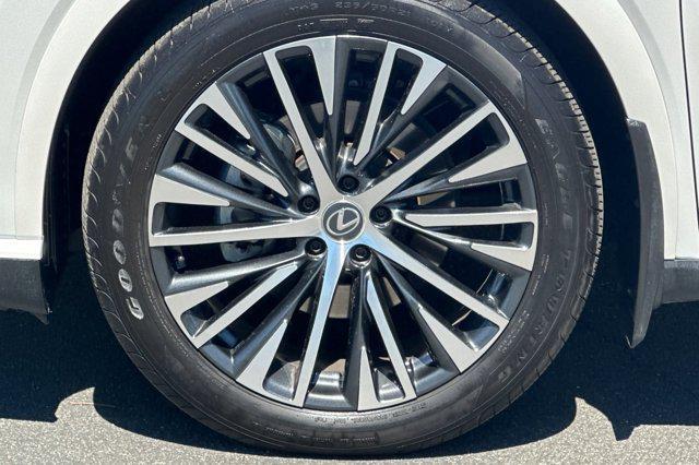 Photo of 2023 Eminent White Pearl Lexus RX 350