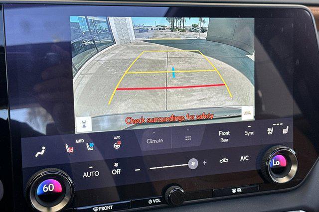 Photo of 2023 Eminent White Pearl Lexus RX 350