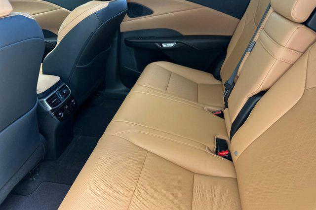Photo of 2023 Eminent White Pearl Lexus RX 350