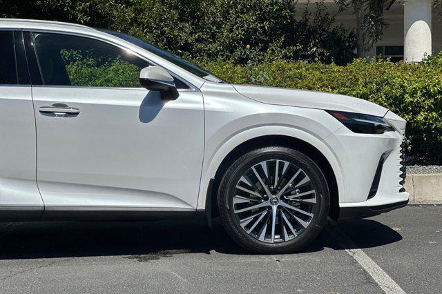 Photo of 2023 Eminent White Pearl Lexus RX 350