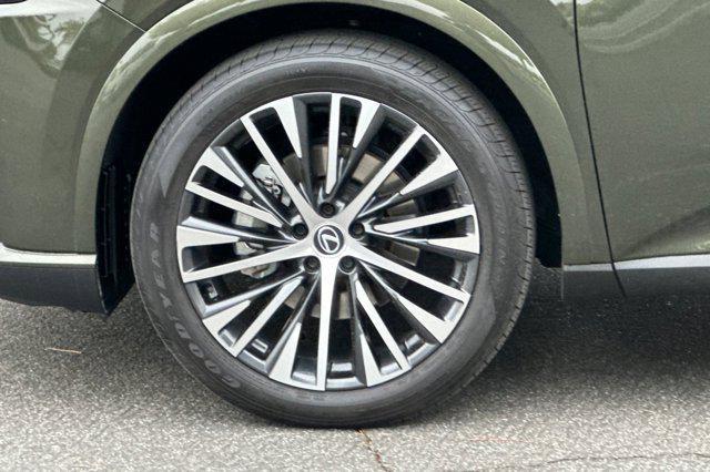 Photo of 2023 Nori Green Pearl Lexus RX 350