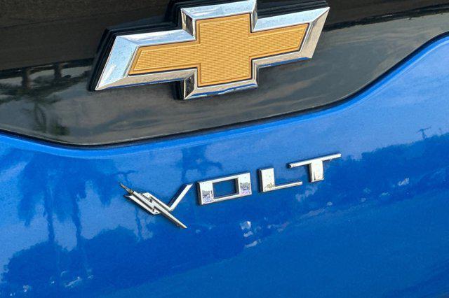 Photo of 2018 Kinetic Blue Metallic Chevrolet Volt