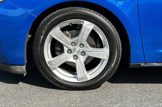 Photo of 2018 Kinetic Blue Metallic Chevrolet Volt
