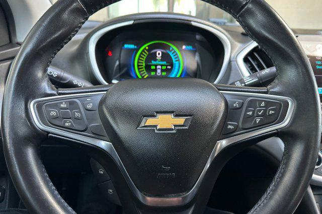 Photo of 2018 Kinetic Blue Metallic Chevrolet Volt