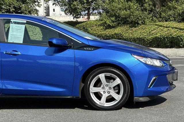Photo of 2018 Kinetic Blue Metallic Chevrolet Volt