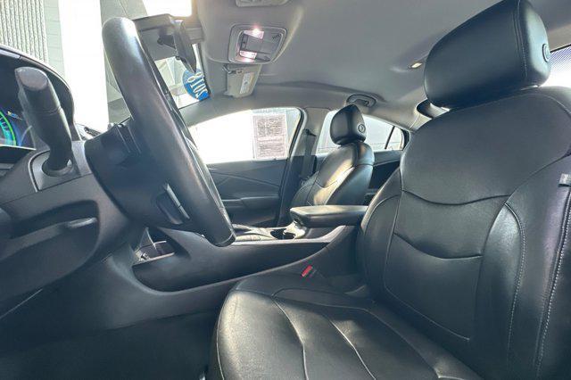 Photo of 2018 Kinetic Blue Metallic Chevrolet Volt