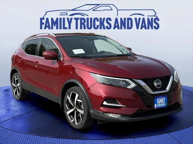 Photo of 2020 Maroon Nissan Rogue Sport