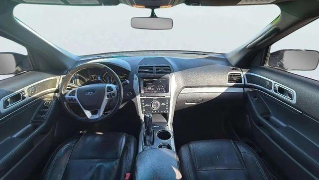 Photo of 2013 Tuxedo Black Metallic Ford Explorer