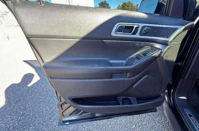 Photo of 2013 Tuxedo Black Metallic Ford Explorer