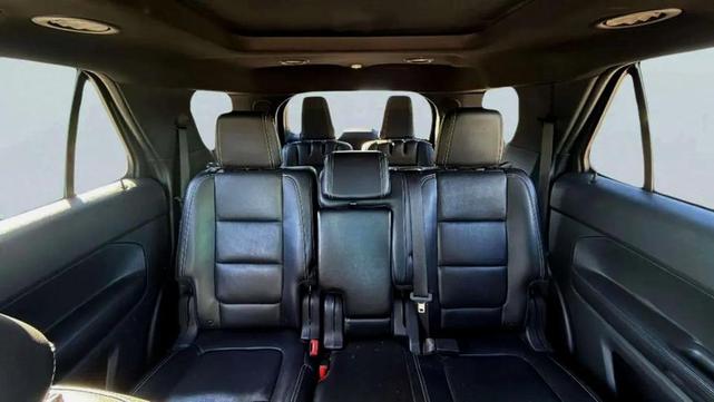 Photo of 2013 Tuxedo Black Metallic Ford Explorer