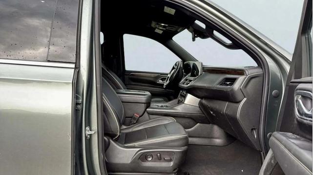 Photo of 2023 Silver Sage Metallic Chevrolet Suburban