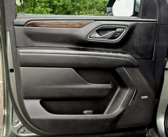 Photo of 2023 Silver Sage Metallic Chevrolet Suburban