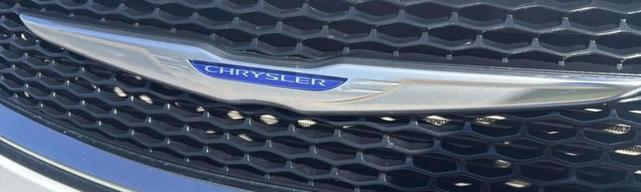 Photo of 2020 Bright White Clearcoat Chrysler Voyager