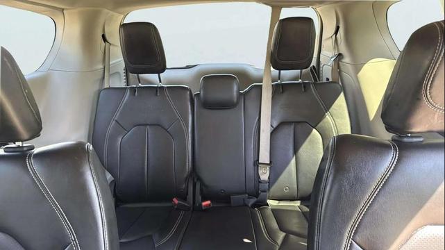 Photo of 2020 Bright White Clearcoat Chrysler Voyager