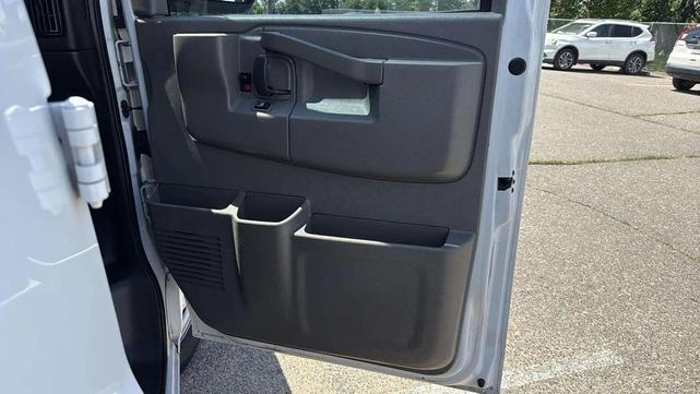 Photo of 2018 Summit White Chevrolet Express 2500