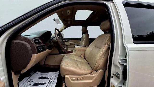 Photo of 2012 White Chevrolet Suburban
