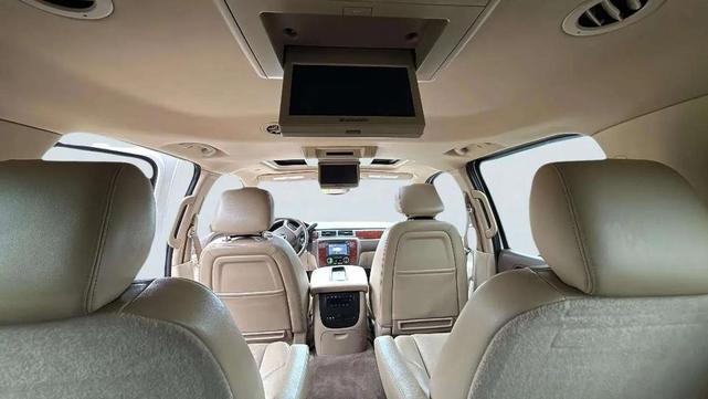 Photo of 2012 White Chevrolet Suburban
