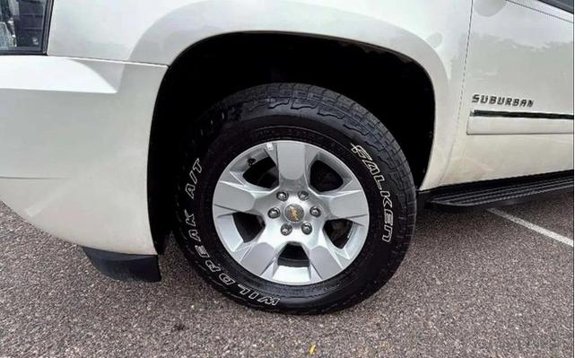 Photo of 2012 White Chevrolet Suburban