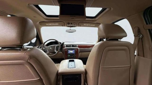 Photo of 2012 White Chevrolet Suburban