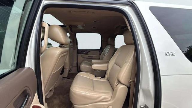 Photo of 2012 White Chevrolet Suburban