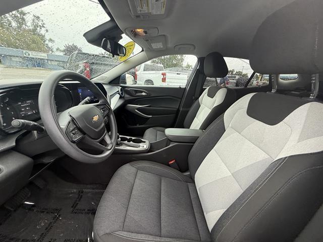 Photo of 2024 Blue Glow Metallic Chevrolet Trax