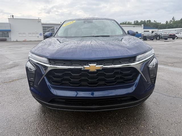 Photo of 2024 Blue Glow Metallic Chevrolet Trax