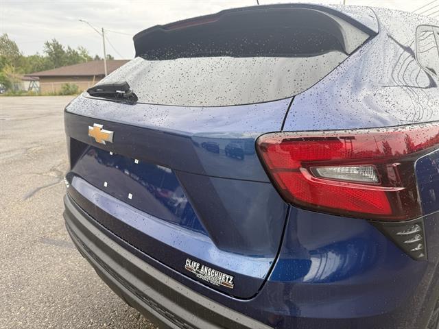 Photo of 2024 Blue Glow Metallic Chevrolet Trax