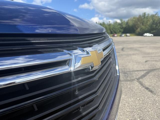 Photo of 2022 Blue Glow Metallic Chevrolet Equinox