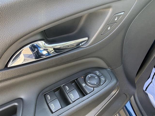 Photo of 2022 Blue Glow Metallic Chevrolet Equinox