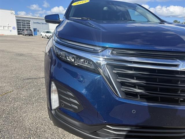 Photo of 2022 Blue Glow Metallic Chevrolet Equinox