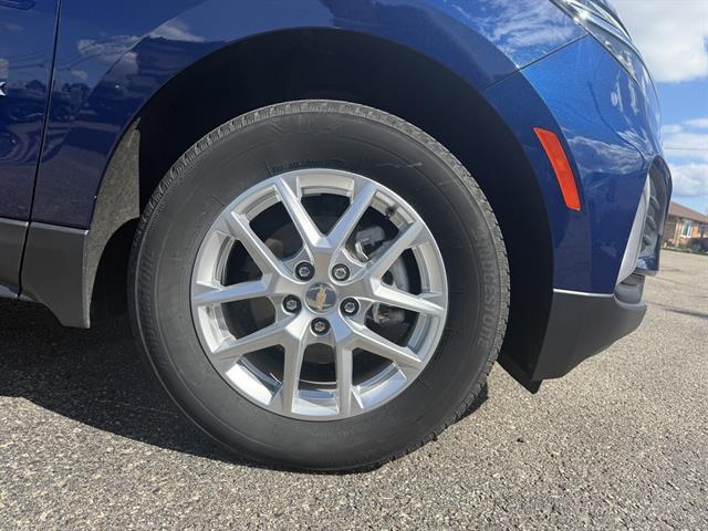 Photo of 2022 Blue Glow Metallic Chevrolet Equinox