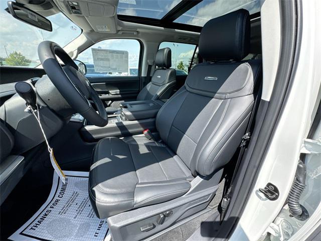 Photo of 2025 Star White Metallic Tri-Coat Ford Expedition Max