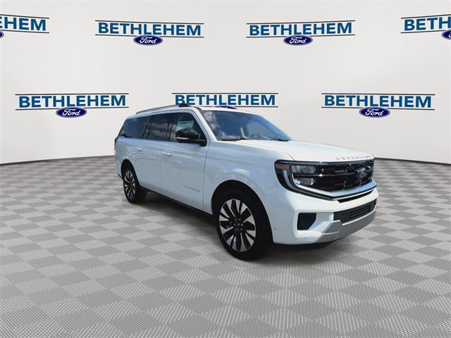 Photo of 2025 Star White Metallic Tri-Coat Ford Expedition Max