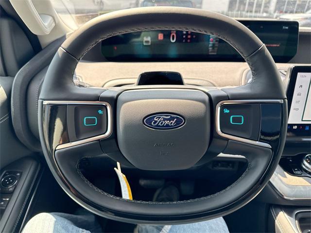Photo of 2025 Star White Metallic Tri-Coat Ford Expedition Max