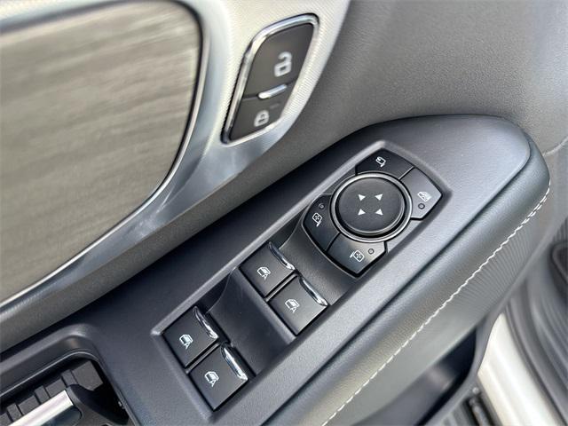 Photo of 2025 Star White Metallic Tri-Coat Ford Expedition Max