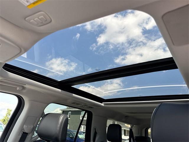 Photo of 2025 Star White Metallic Tri-Coat Ford Expedition Max