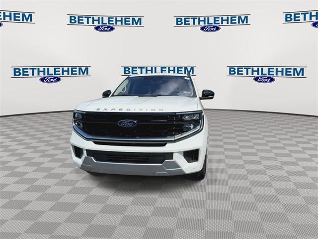 Photo of 2025 Star White Metallic Tri-Coat Ford Expedition Max