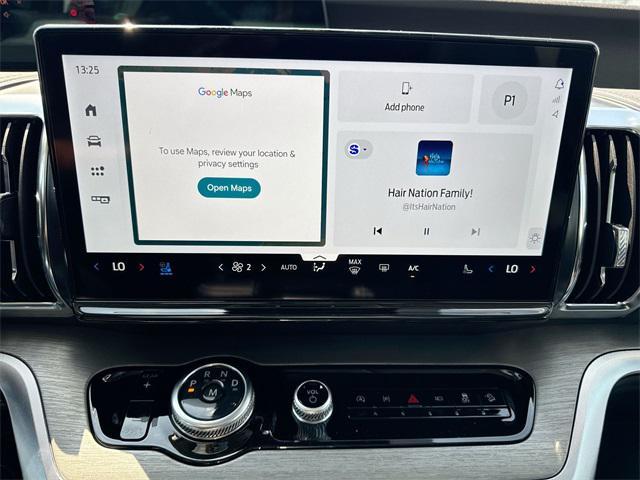 Photo of 2025 Star White Metallic Tri-Coat Ford Expedition Max