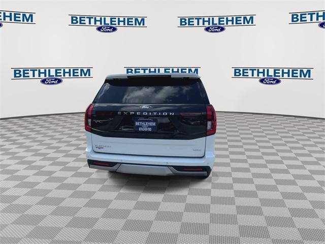 Photo of 2025 Star White Metallic Tri-Coat Ford Expedition Max