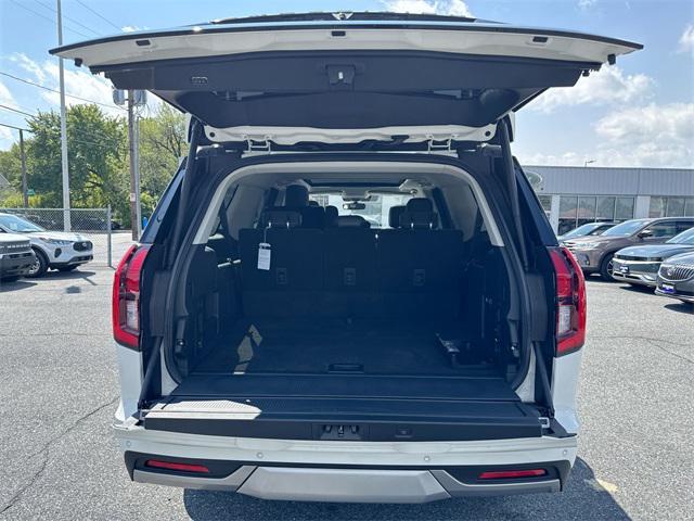 Photo of 2025 Star White Metallic Tri-Coat Ford Expedition Max