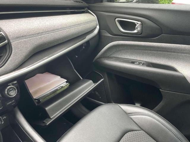 Photo of 2022 Diamond Black Jeep Compass