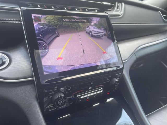 Photo of 2022 Diamond Black Jeep Grand Cherokee L