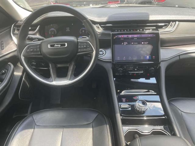 Photo of 2022 Diamond Black Jeep Grand Cherokee L